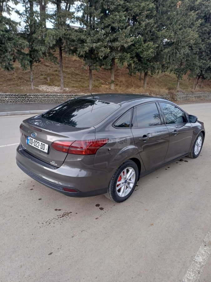 Ford Focus - фото 1