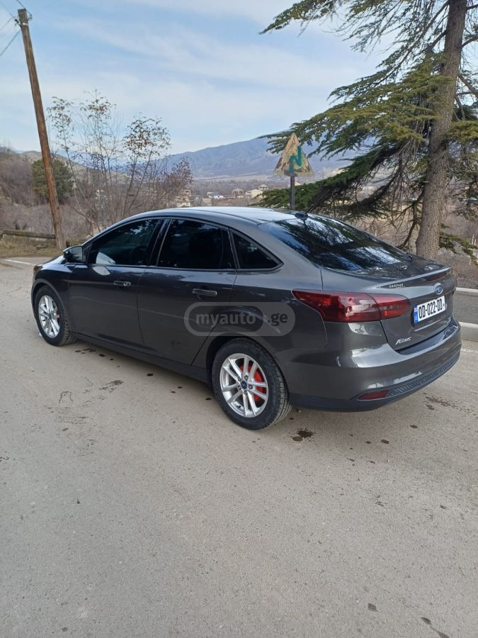 Ford Focus - фото 7