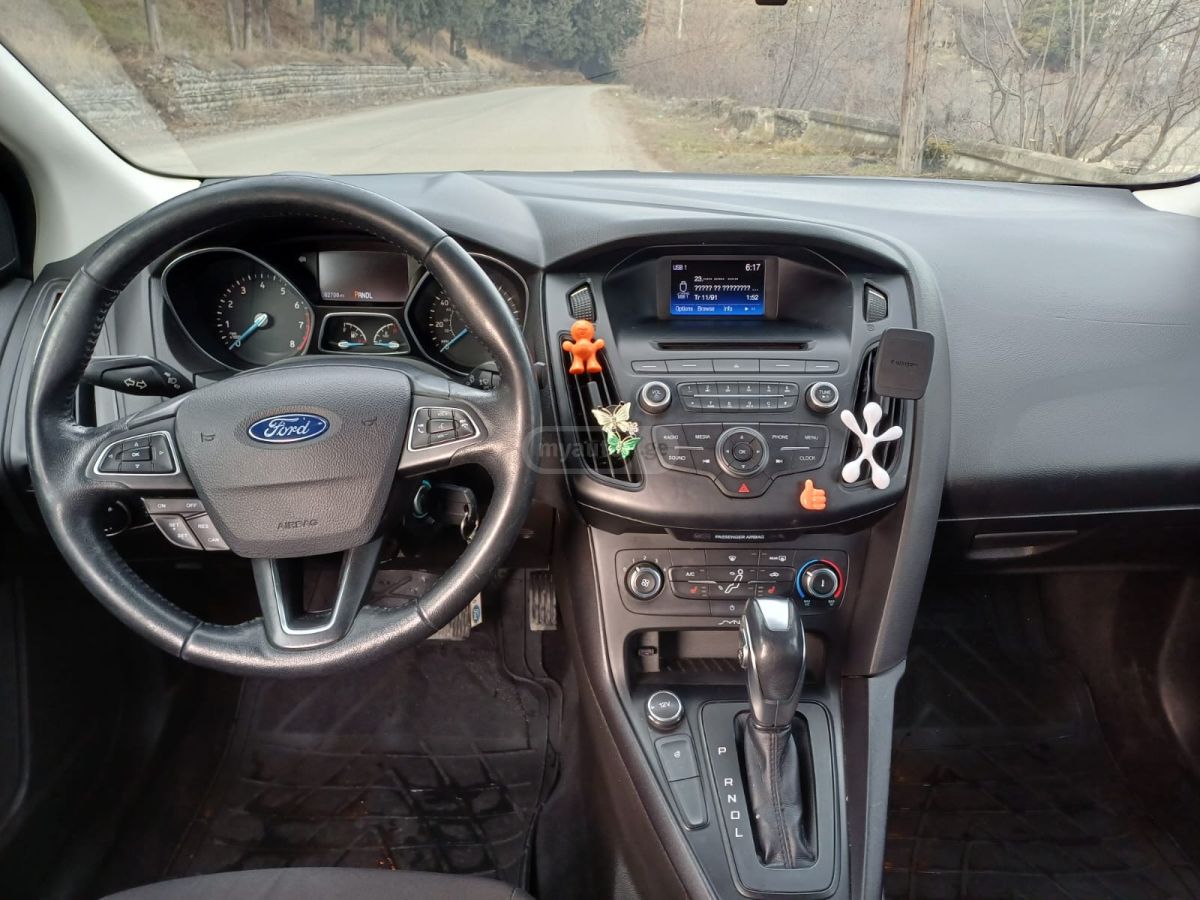 Ford Focus - фото 8