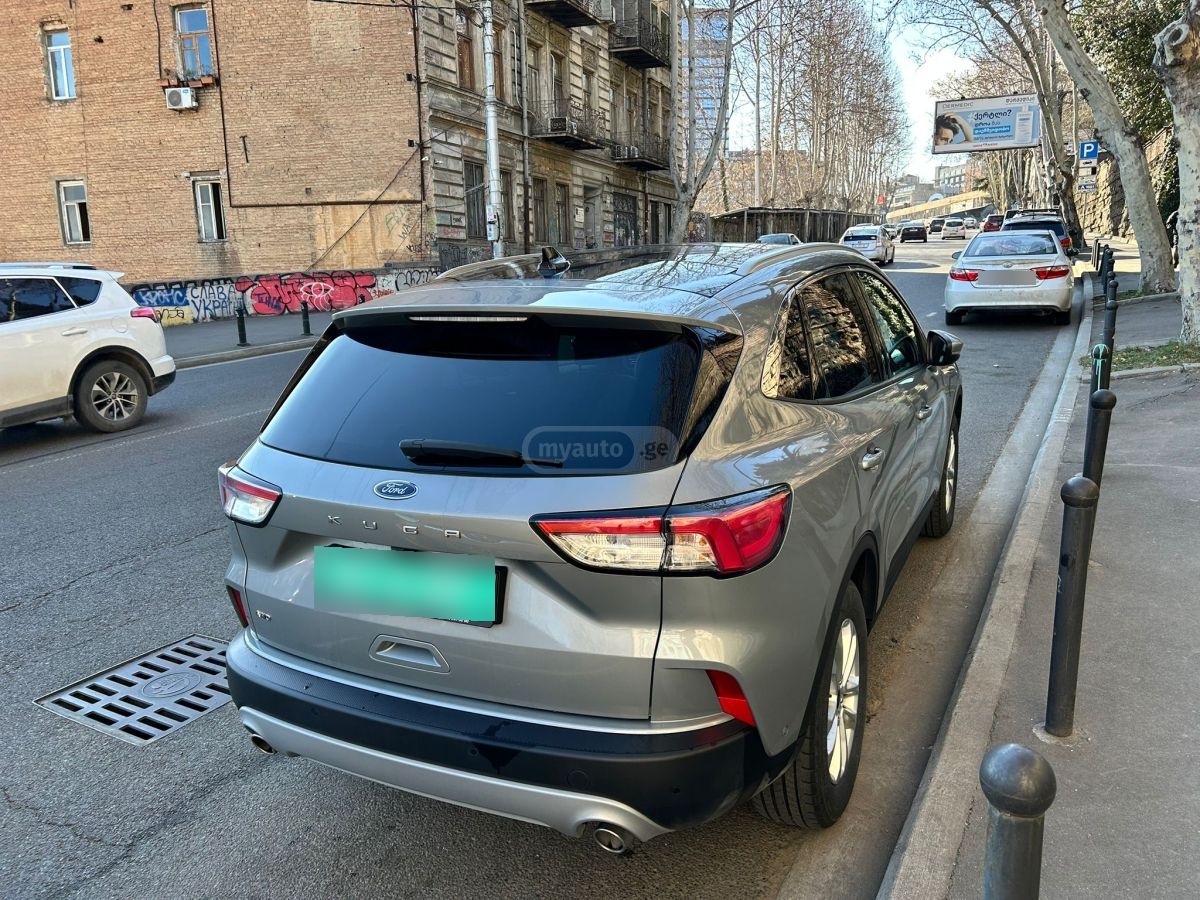 Ford Kuga - фото 1