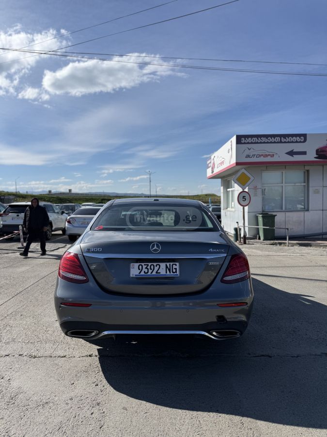 Mercedes-Benz E 300 - фото 6