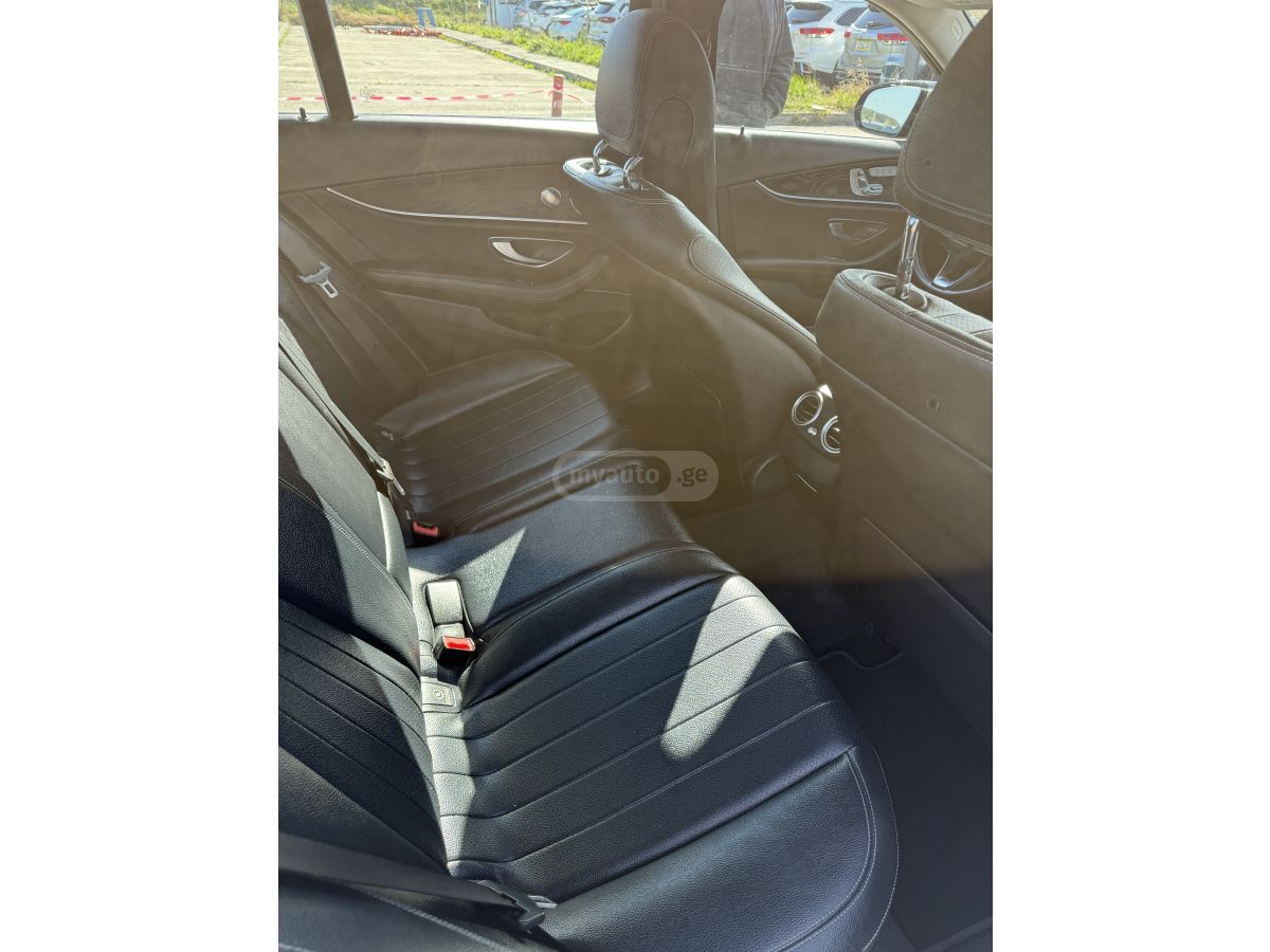 Mercedes-Benz E 300 - фото 8