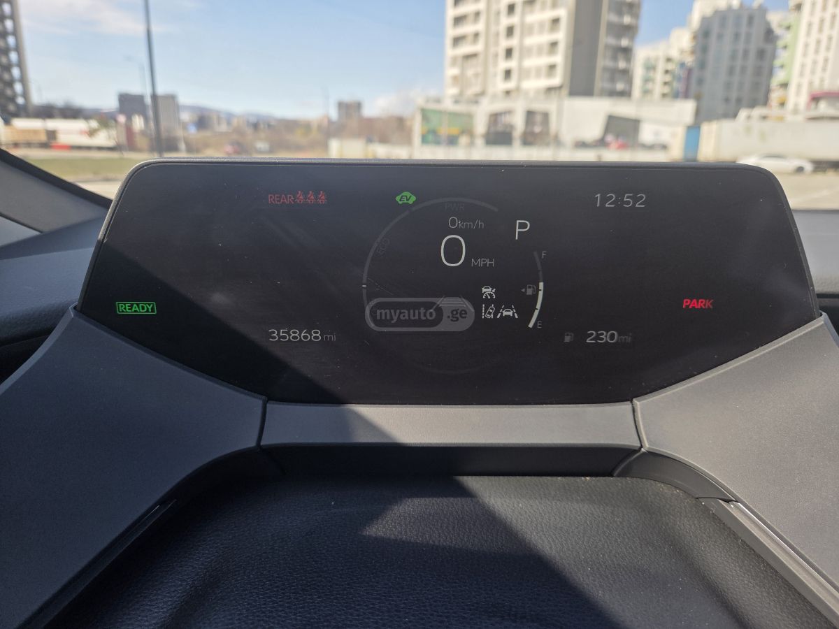 Toyota LE 5dr Front-Wheel Drive Hatch — миниатюра 10