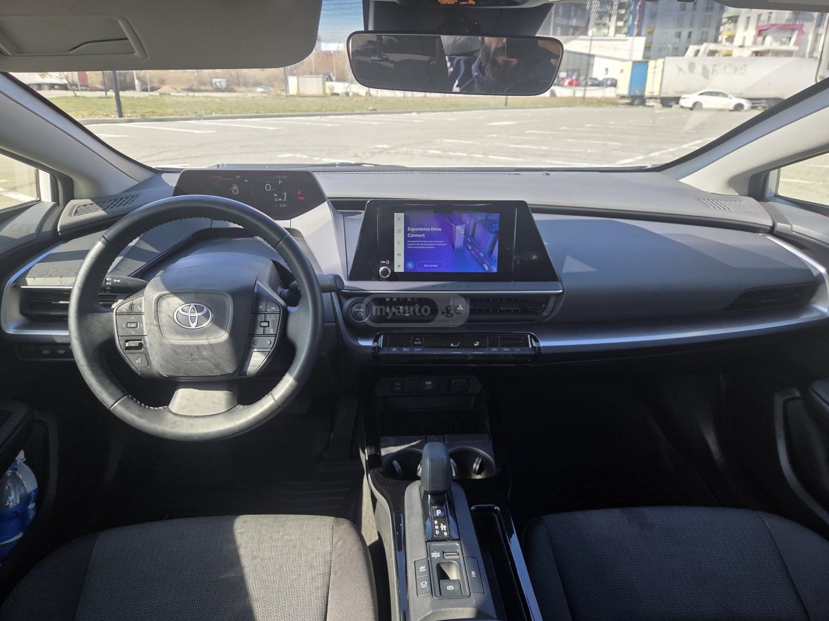 Toyota LE 5dr Front-Wheel Drive Hatch — миниатюра 11