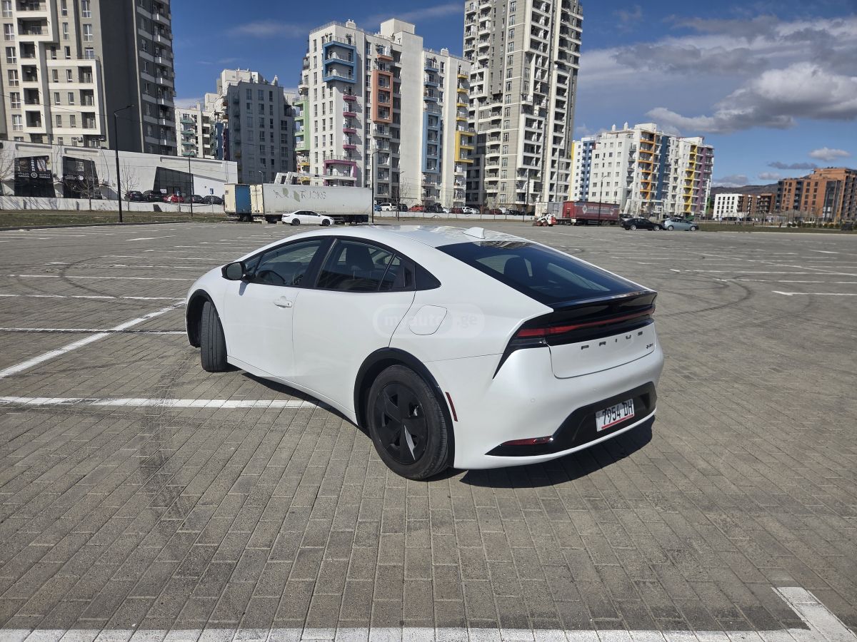 Toyota LE 5dr Front-Wheel Drive Hatch — миниатюра 6