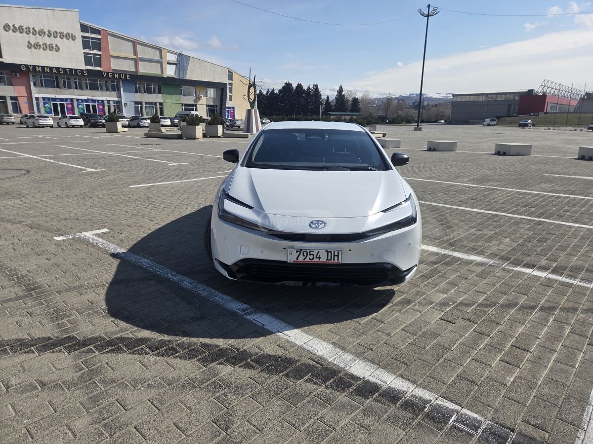 Toyota LE 5dr Front-Wheel Drive Hatch — миниатюра 8