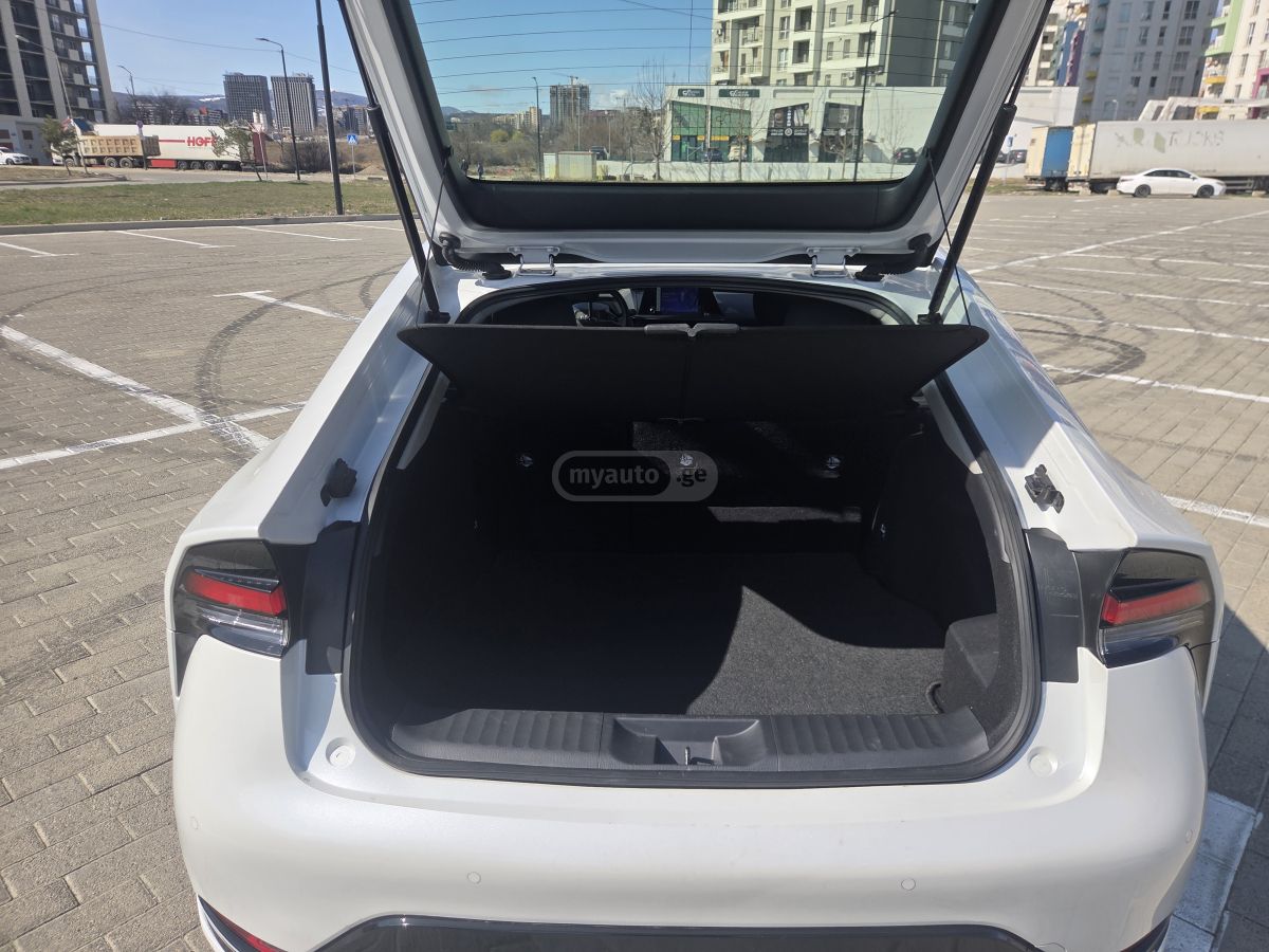 Toyota LE 5dr Front-Wheel Drive Hatch — миниатюра 9