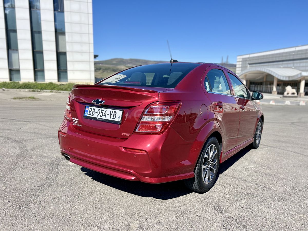 Chevrolet Sonic - фото 5