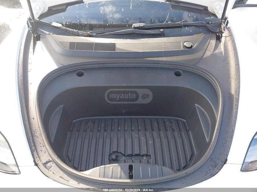 Tesla Model 3 - фото 10