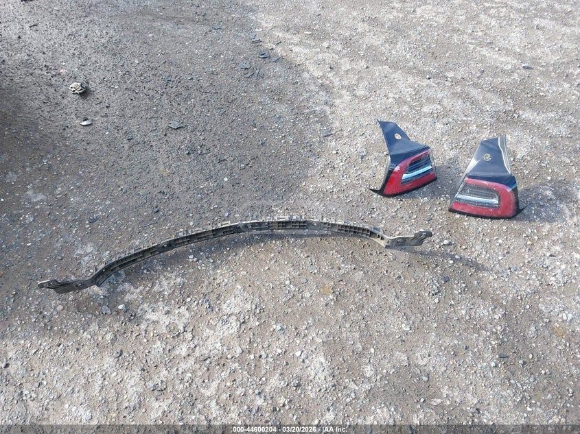 Tesla Model 3 - фото 12