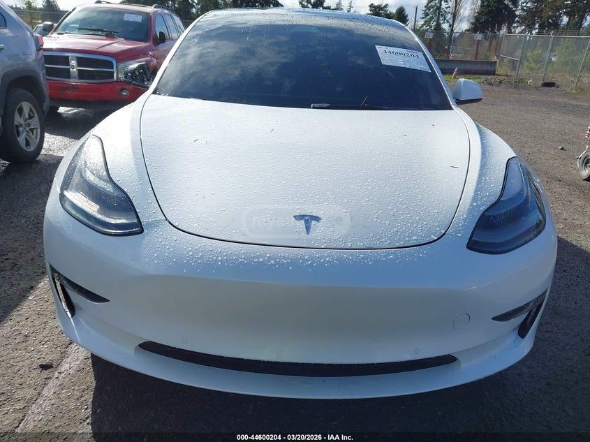 Tesla Model 3 - фото 13