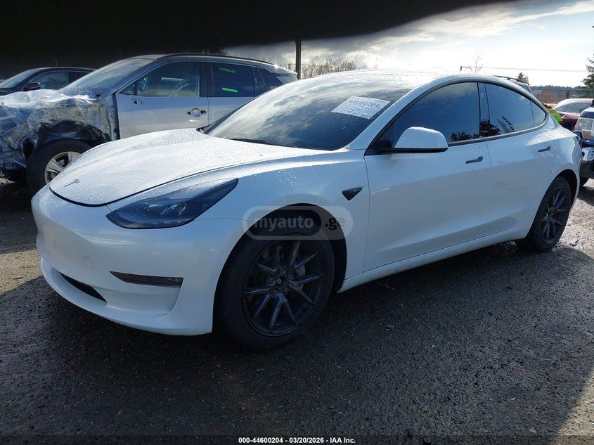 Tesla Model 3 - фото 2