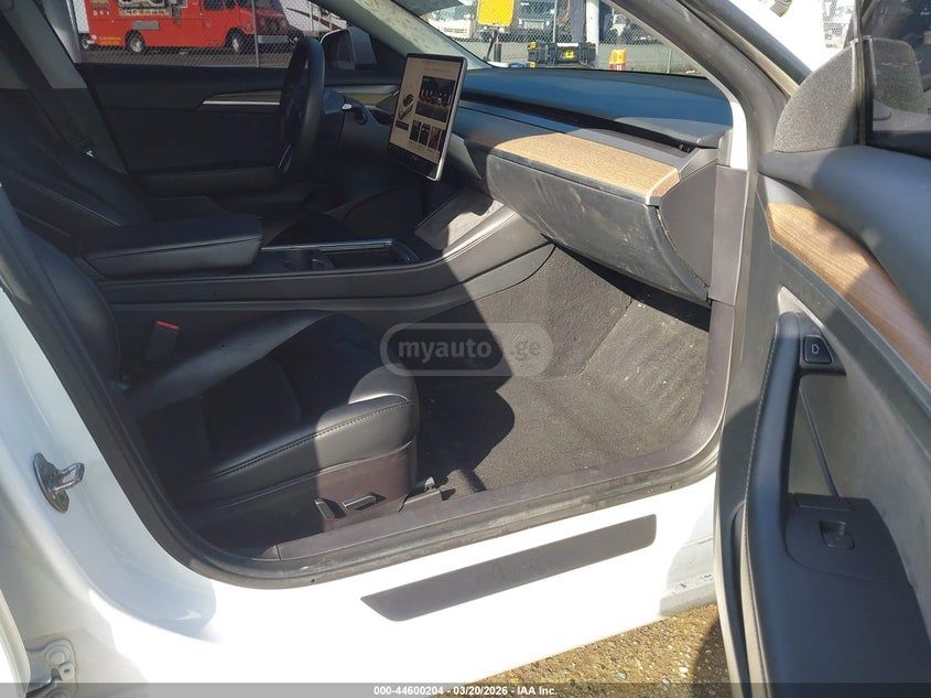 Tesla Model 3 - фото 5