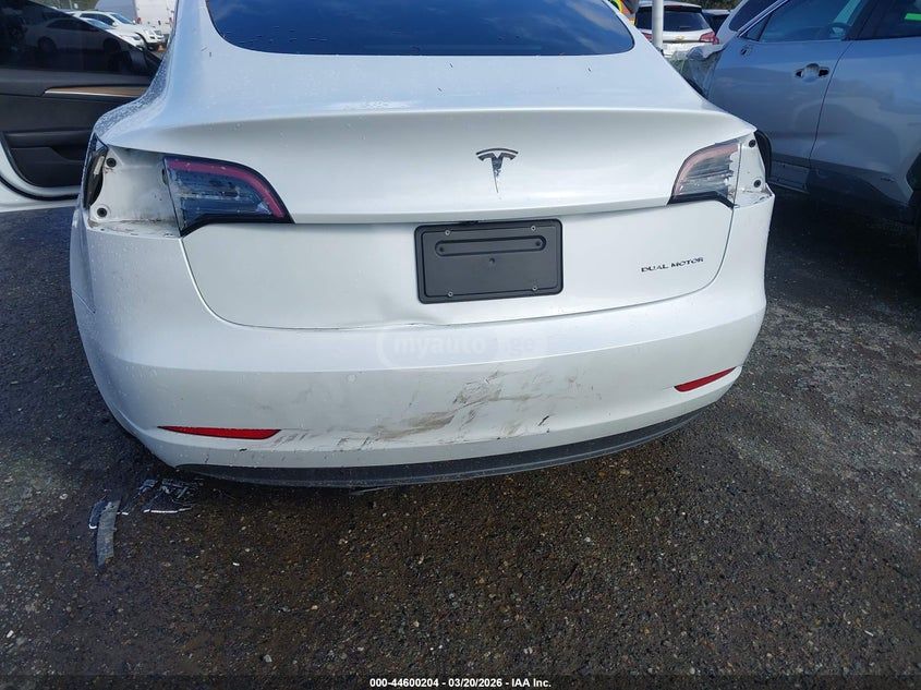 Tesla Model 3 - фото 6
