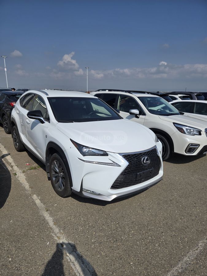 Lexus NX 200 - фото 1