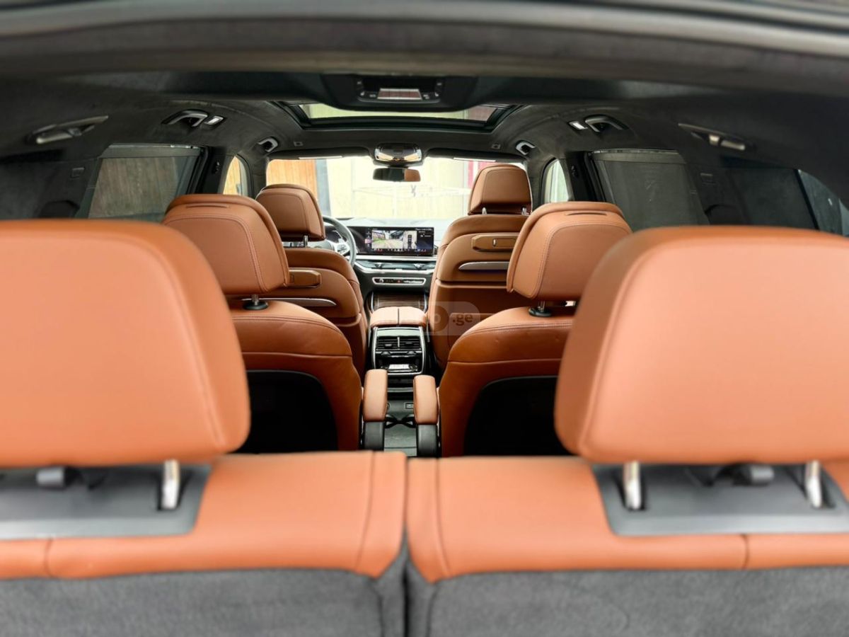 BMW X7 M 2025 — миниатюра 10