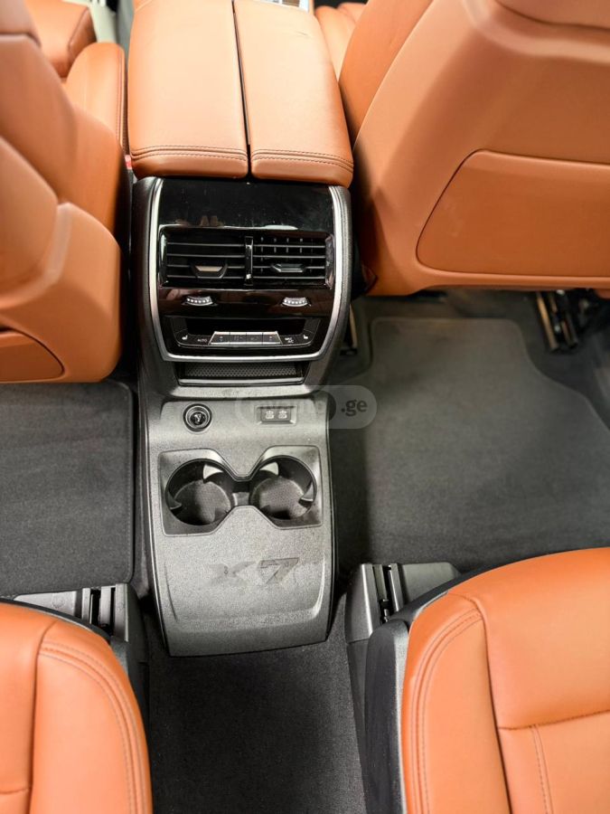 BMW X7 M 2025 — миниатюра 7