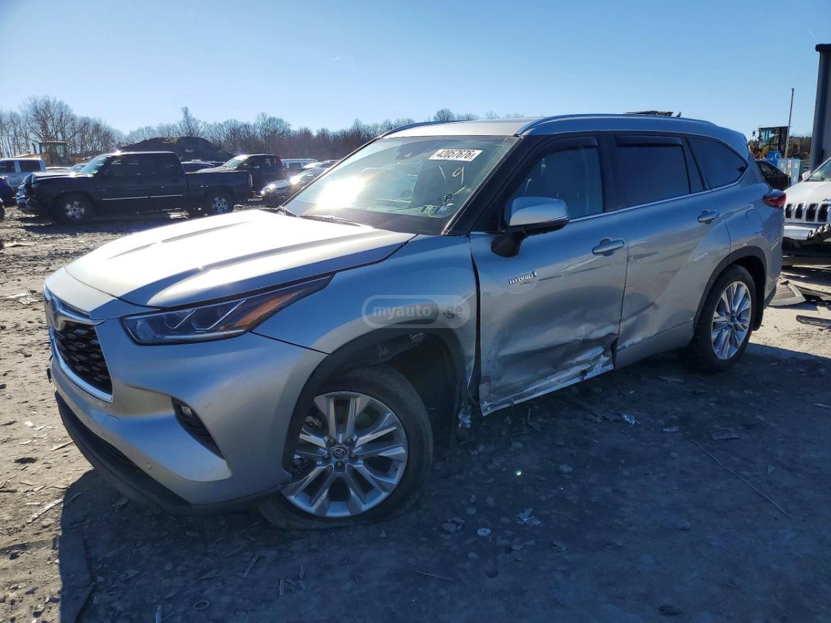 Toyota Highlander - фото 1