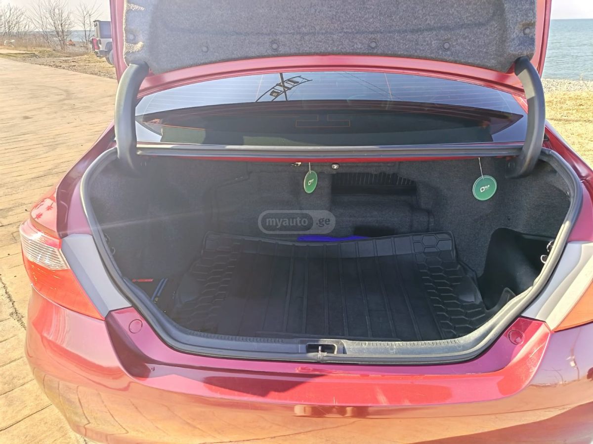 Toyota Camry - фото 2