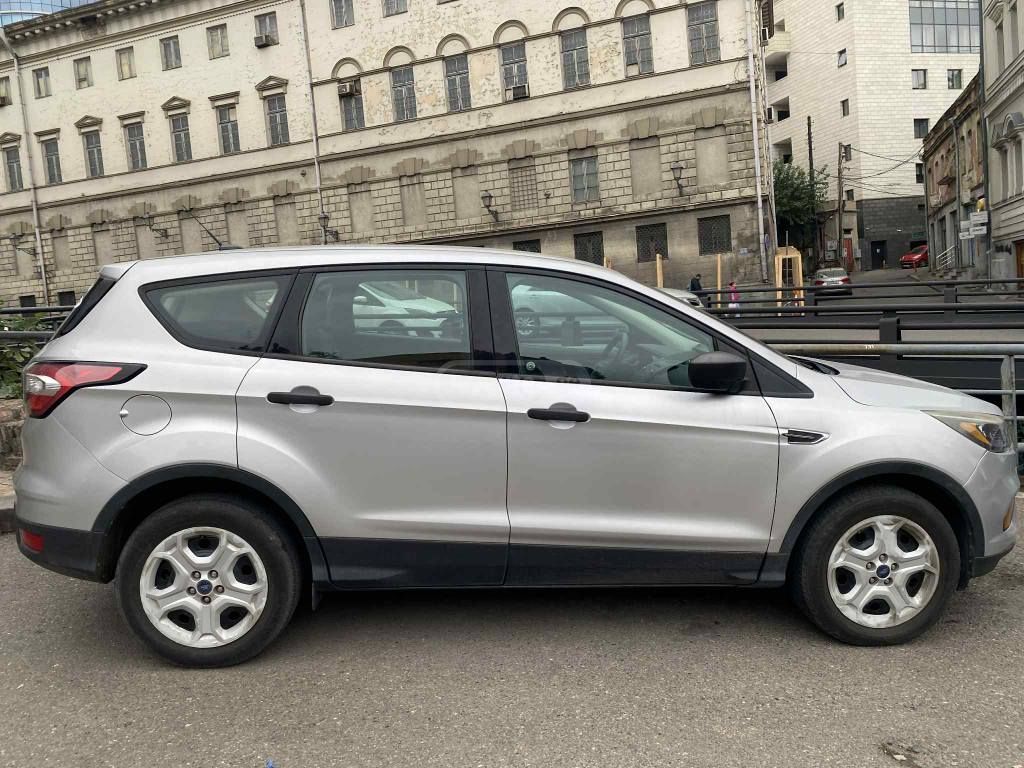 Ford Escape - фото 1