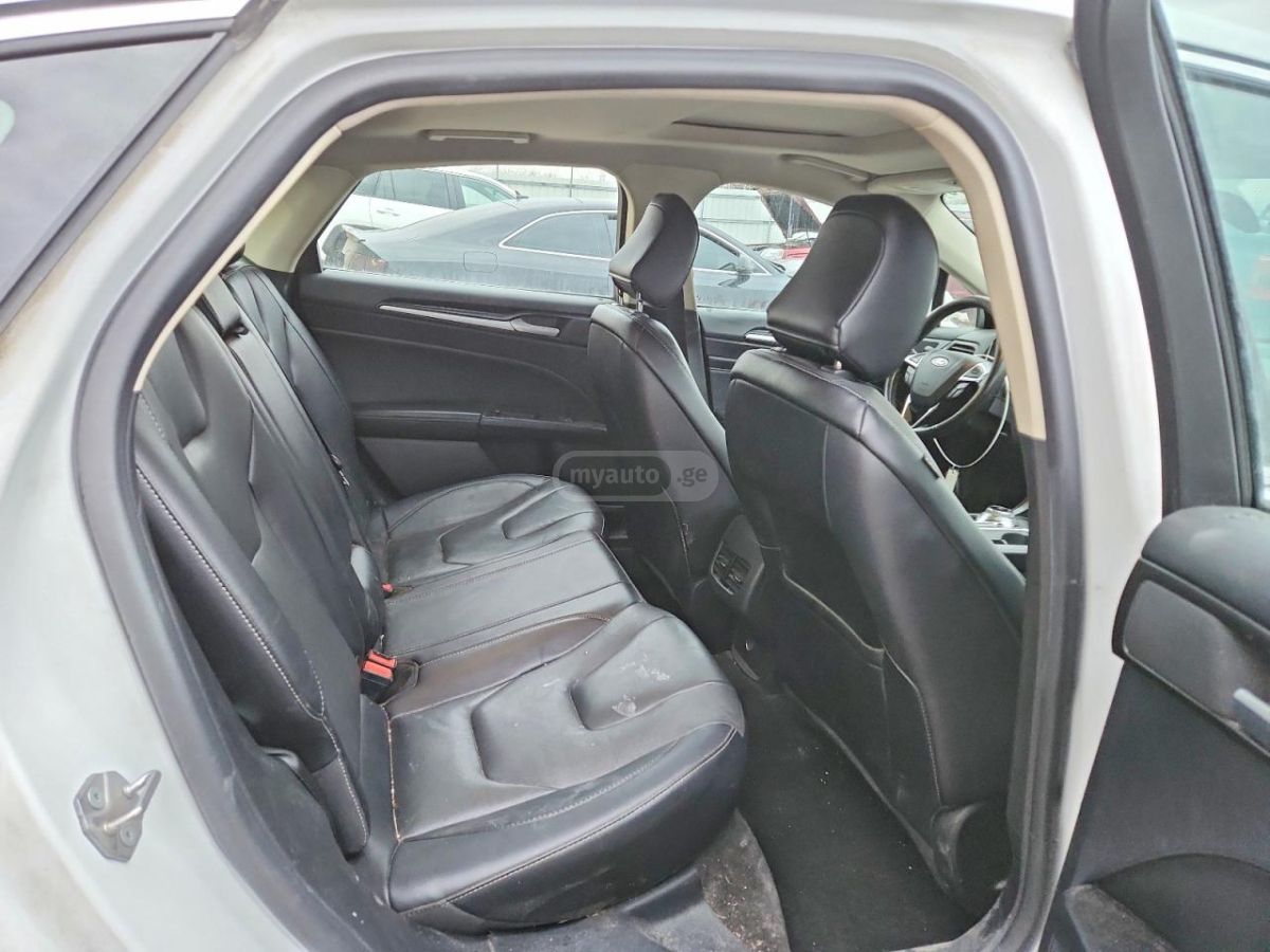 Ford Titanium 4dr All-Wheel Drive S — миниатюра 10