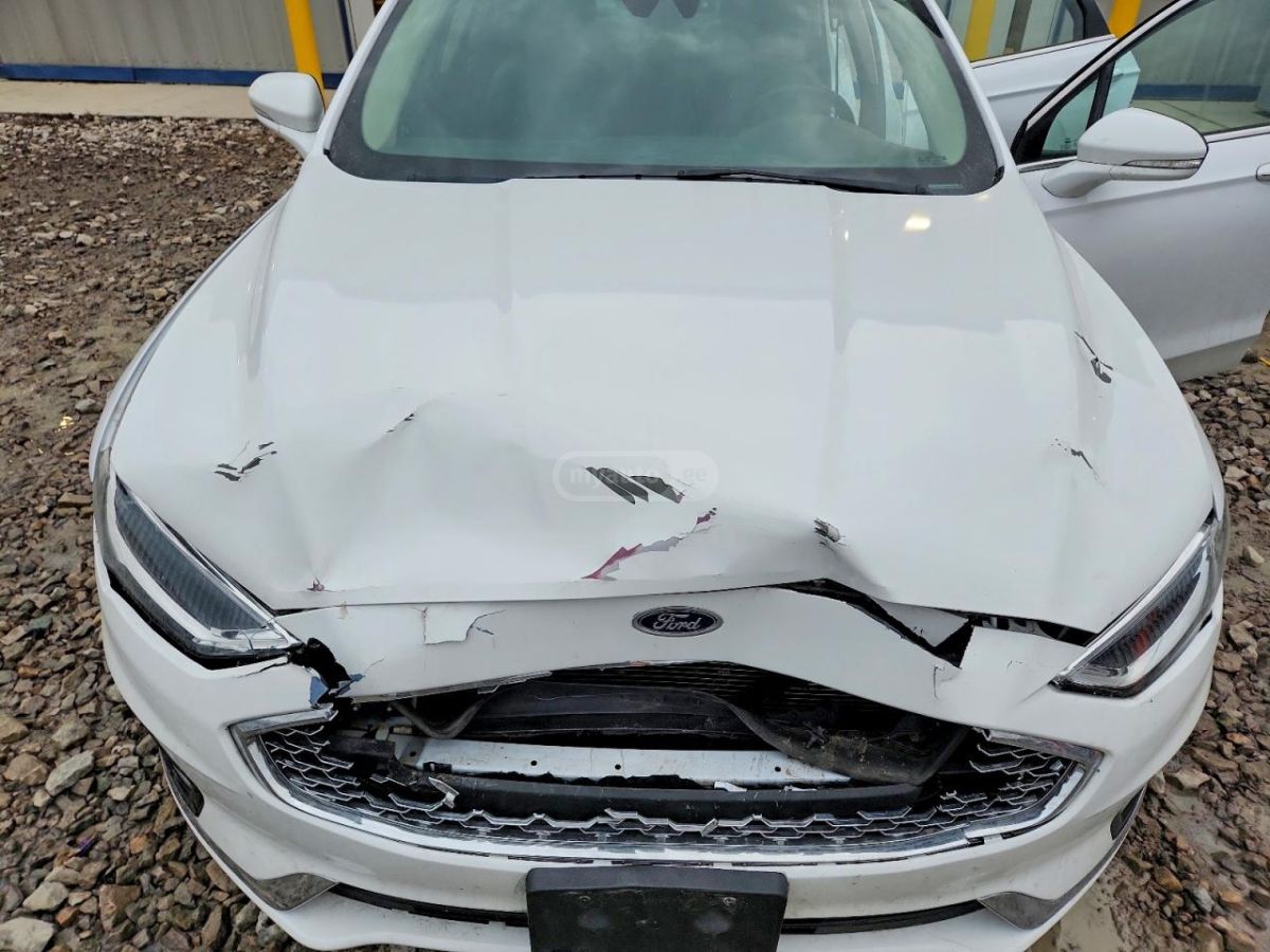 Ford Titanium 4dr All-Wheel Drive S — миниатюра 11