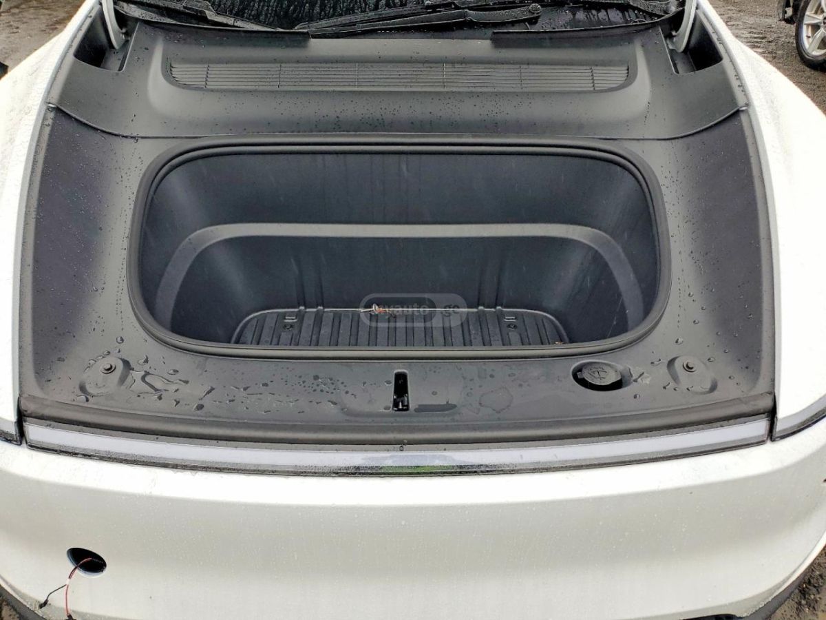 Tesla Model Y 2026 — миниатюра 6