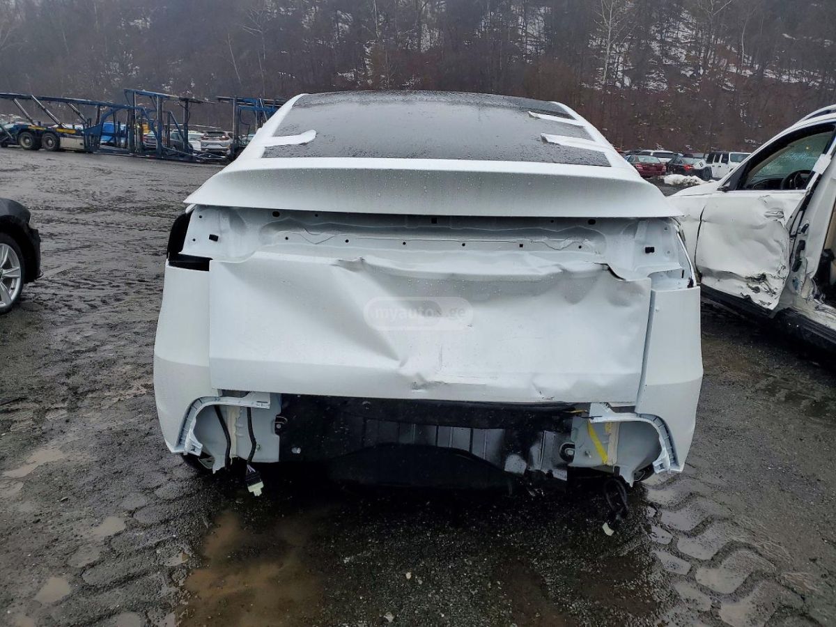 Tesla Model Y 2026 — миниатюра 7