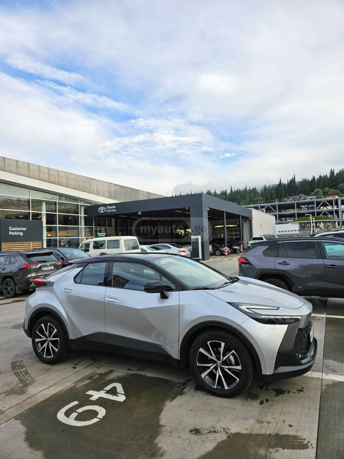 Toyota CHR - фото 1