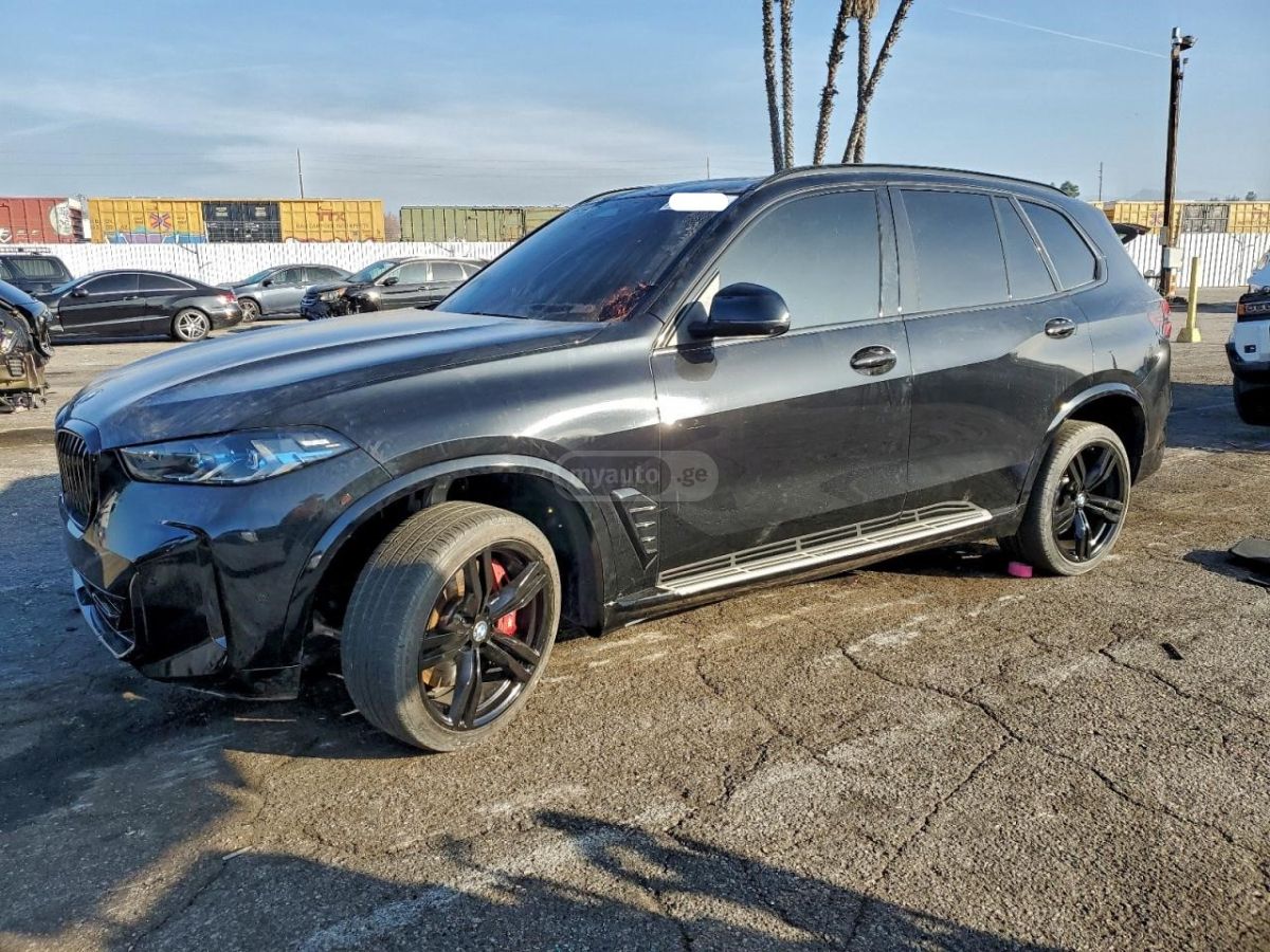 BMW X5 - фото 1
