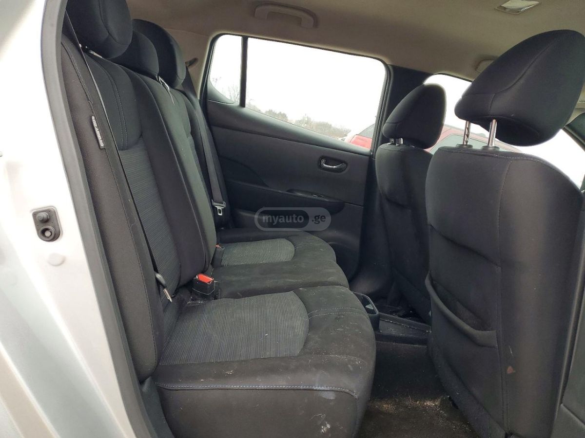 Nissan Leaf 2023 — миниатюра 10