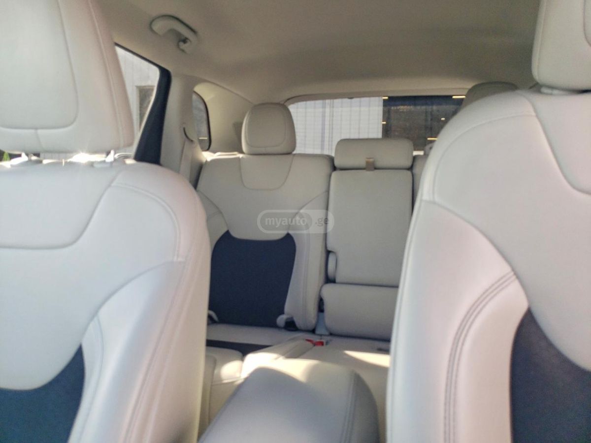 Jeep Cherokee - фото 10