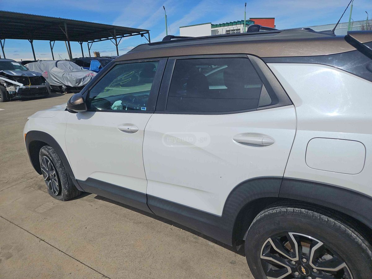 Chevrolet Trailblazer - фото 1