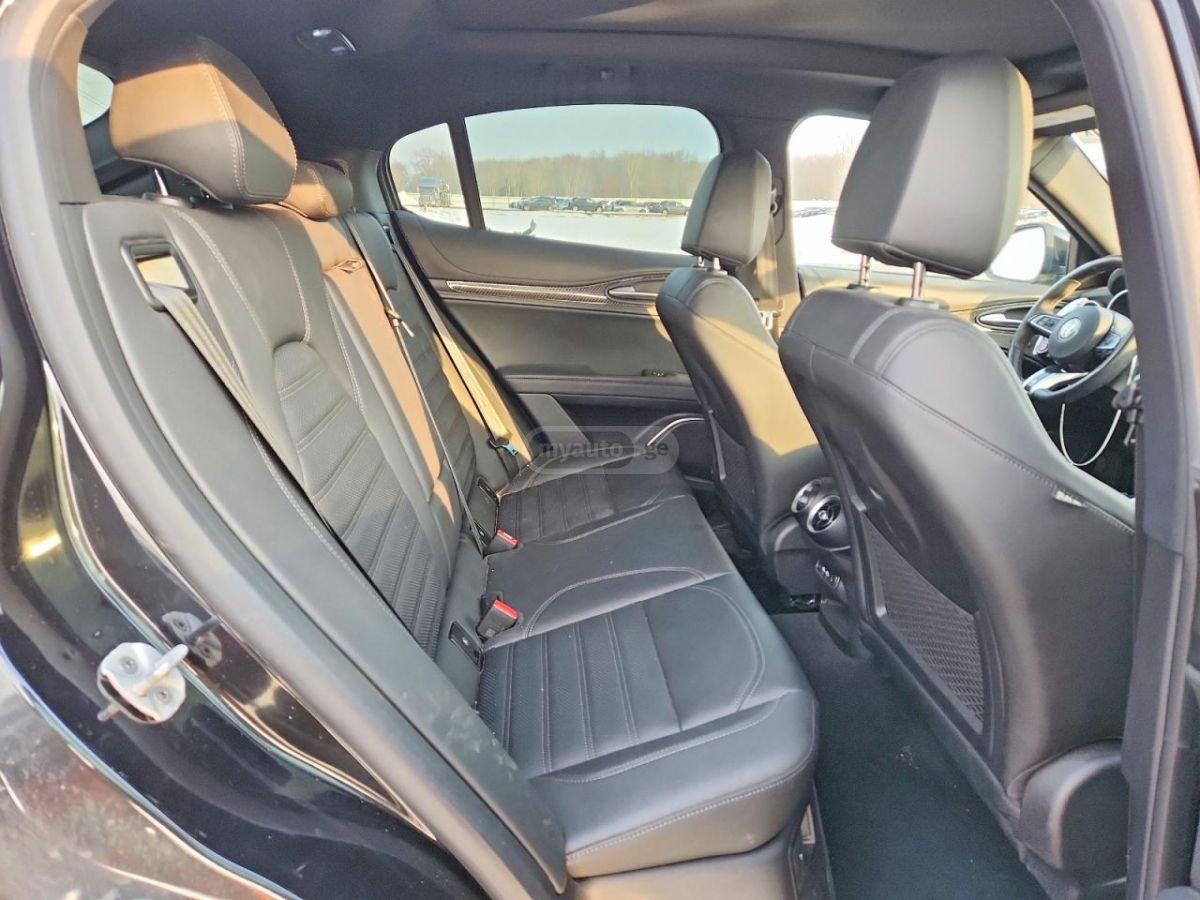 Alfa Romeo Stelvio 2023 — миниатюра 11