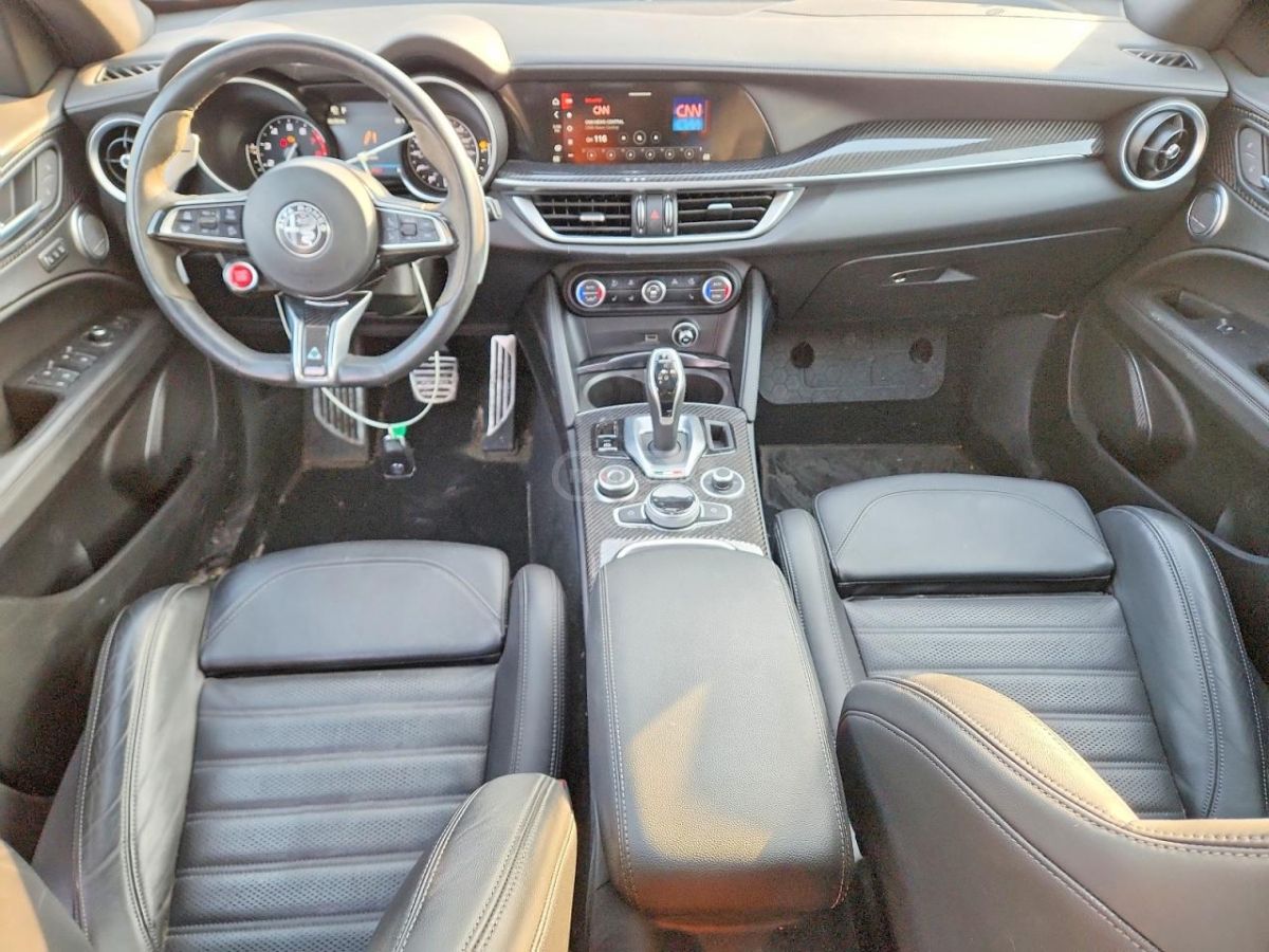 Alfa Romeo Stelvio 2023 — миниатюра 8