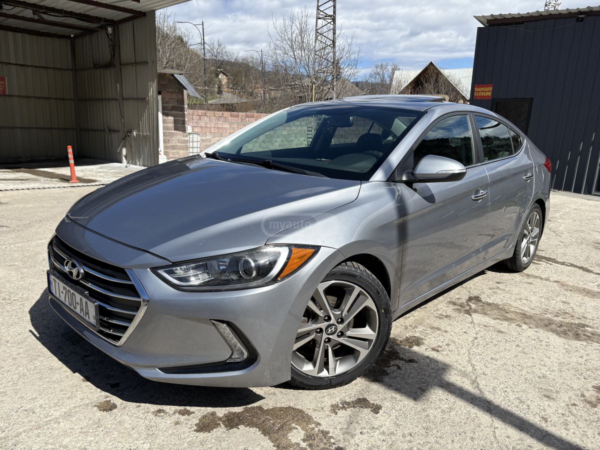 Hyundai Elantra - фото 1