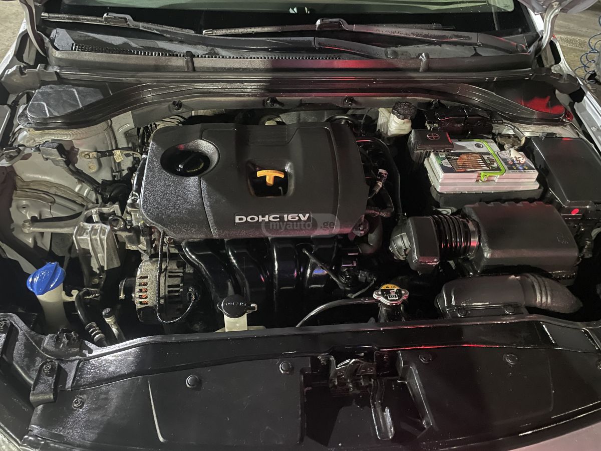 Hyundai Elantra - фото 10