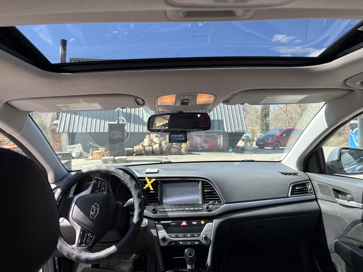 Hyundai Elantra - фото 3