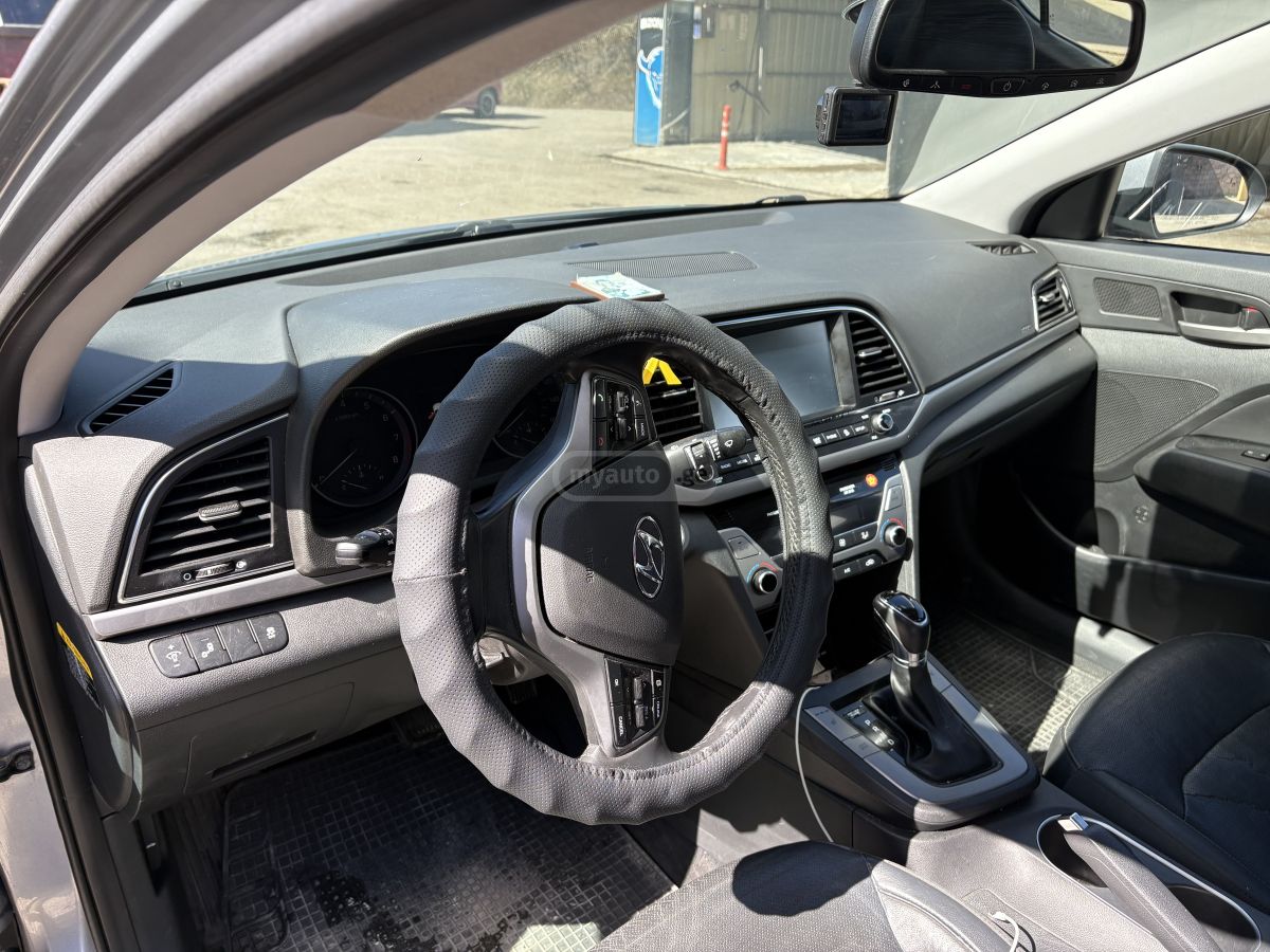 Hyundai Elantra - фото 7