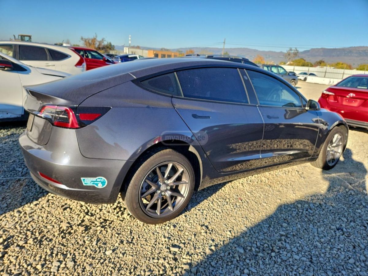 Tesla Model 3 - фото 2