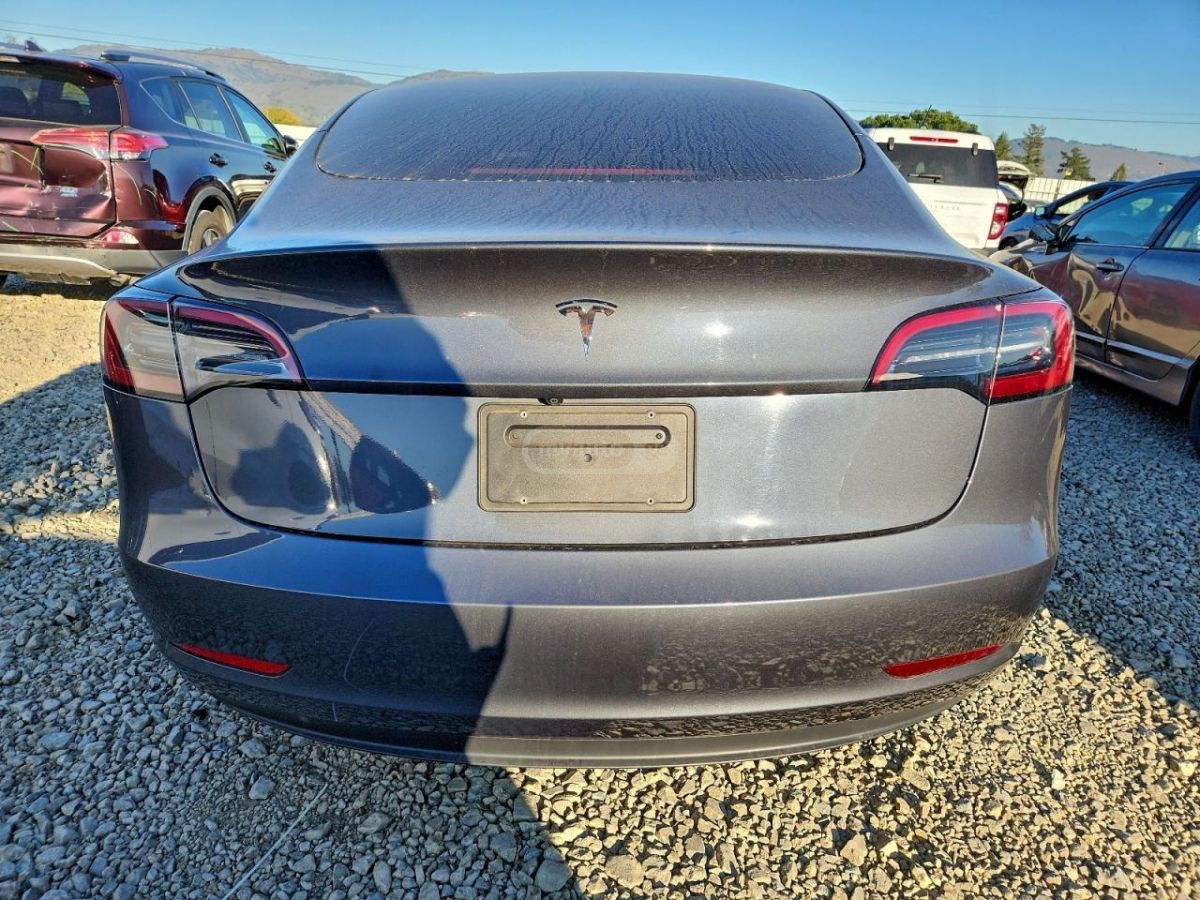 Tesla Model 3 - фото 5
