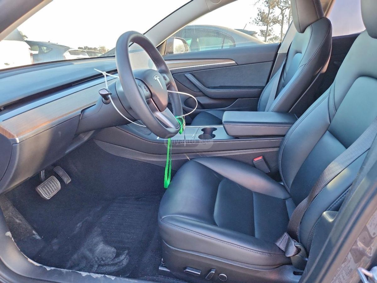 Tesla Model 3 - фото 6