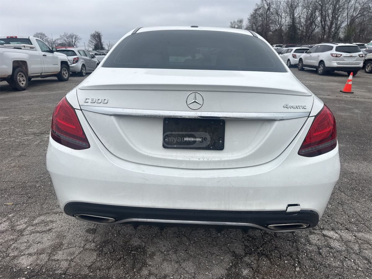 Mercedes-Benz C 300 - фото 3