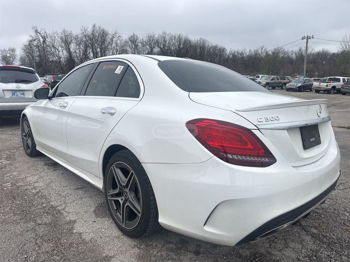 Mercedes-Benz C 300 - фото 4