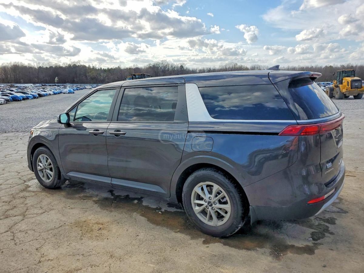 Kia Carnival - фото 2