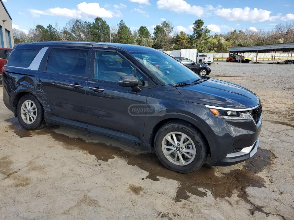 Kia Carnival - фото 4