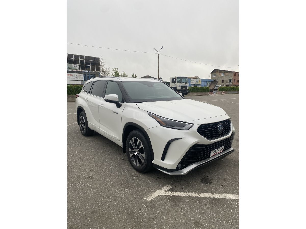 Toyota Highlander - фото 1