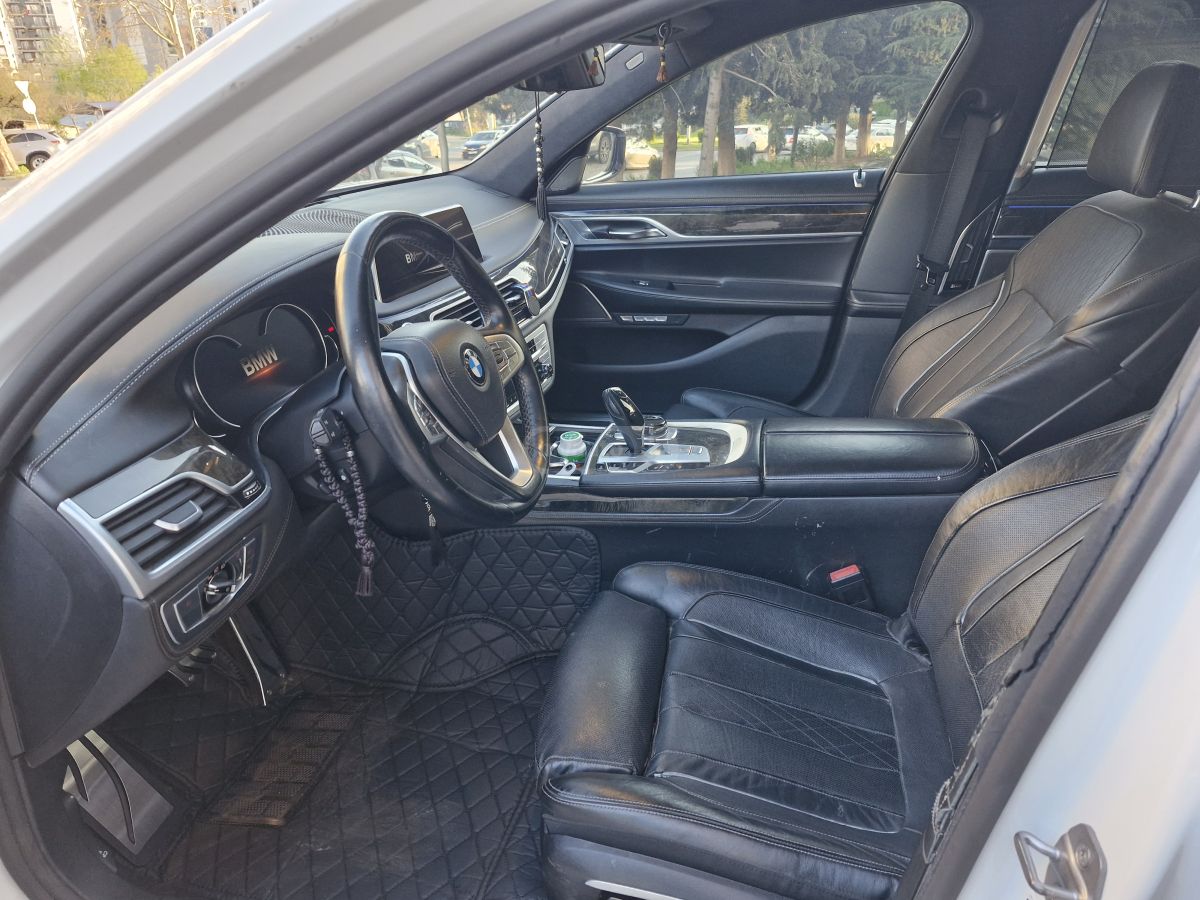 BMW 750 - фото 10