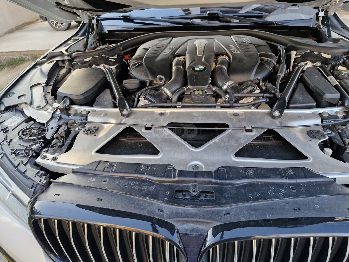 BMW 750 - фото 13