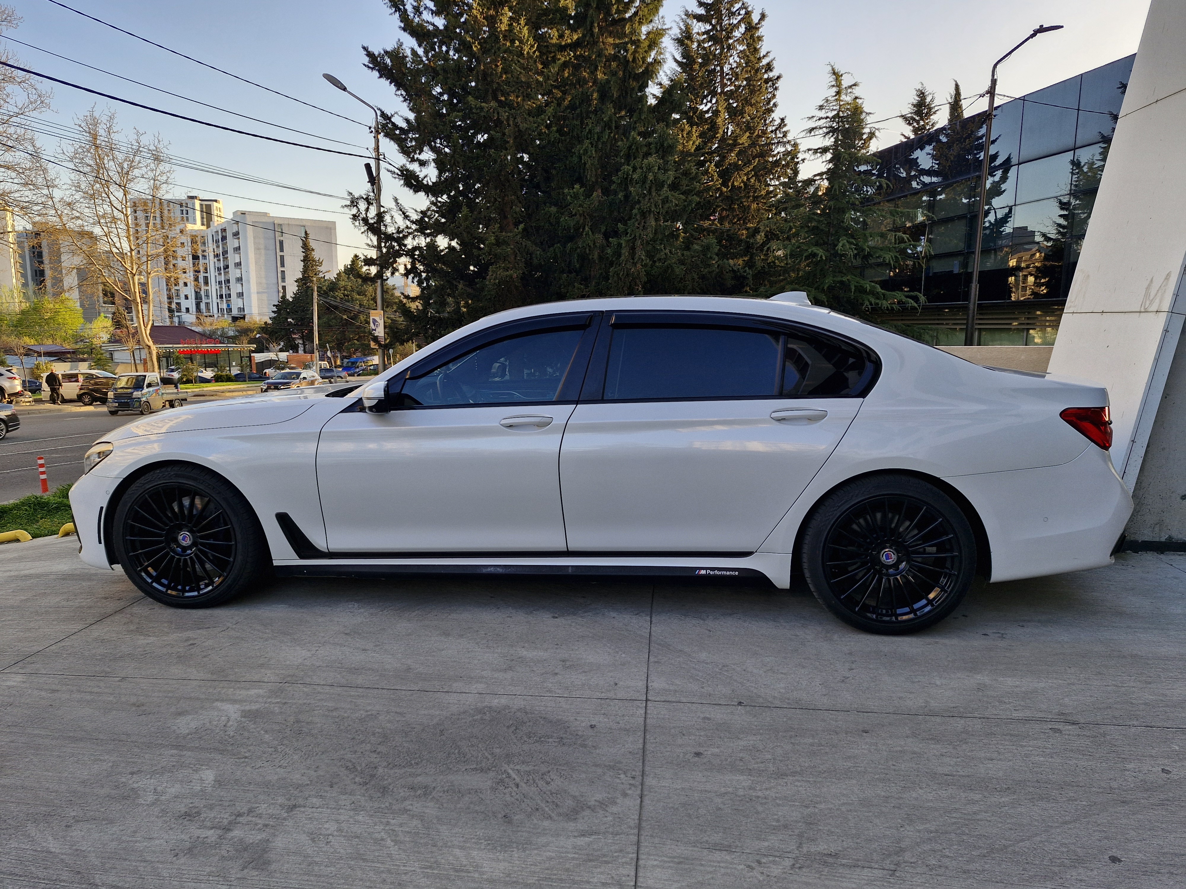 BMW 750 - фото 7